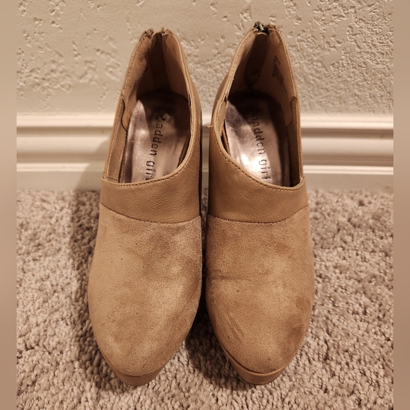 Steve Madden Women's Beige Ankle Booties - Picture 1 of 4